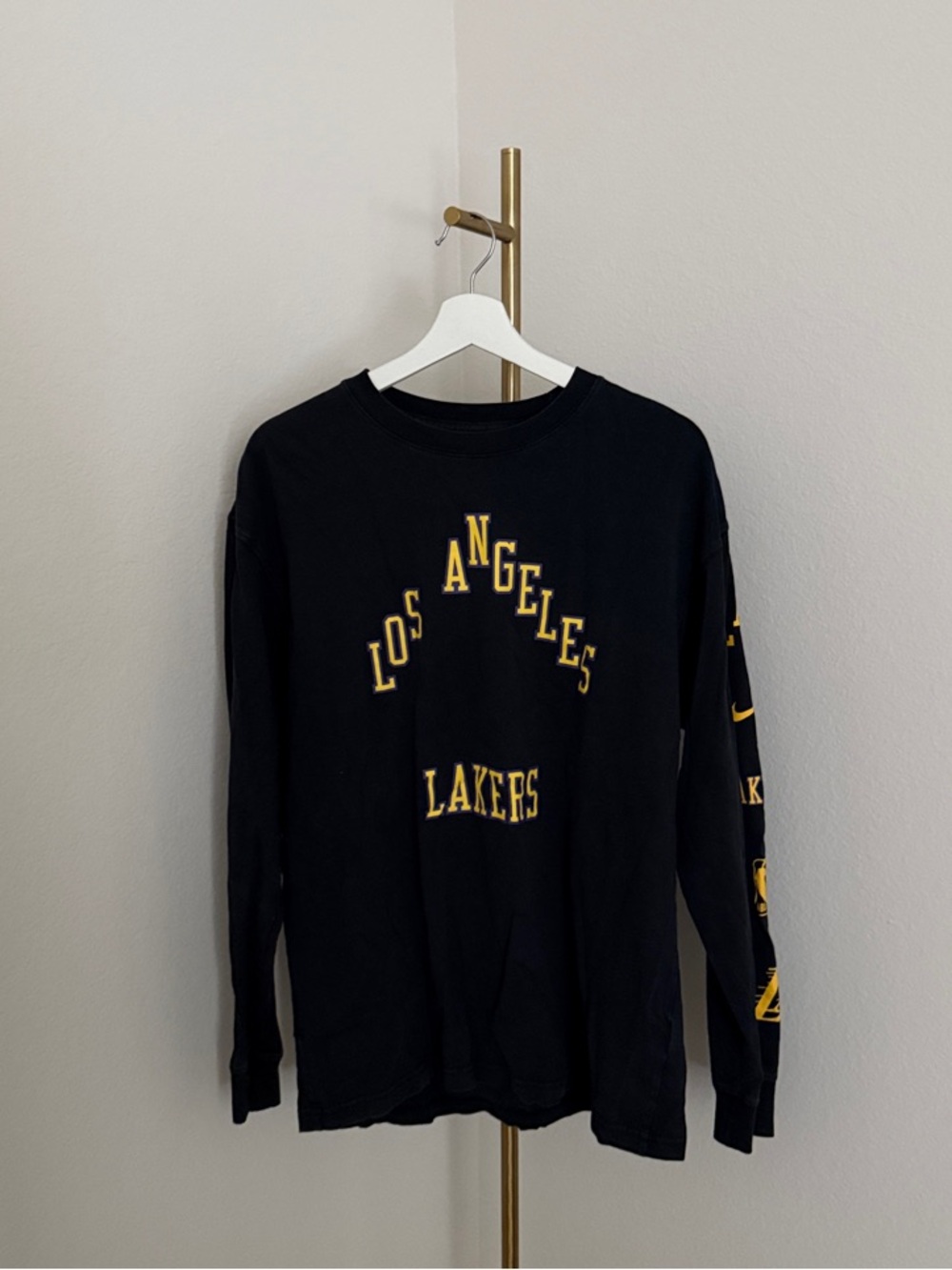 Nike Black Los Angeles Lakers Long-Sleeve with Yellow Logo